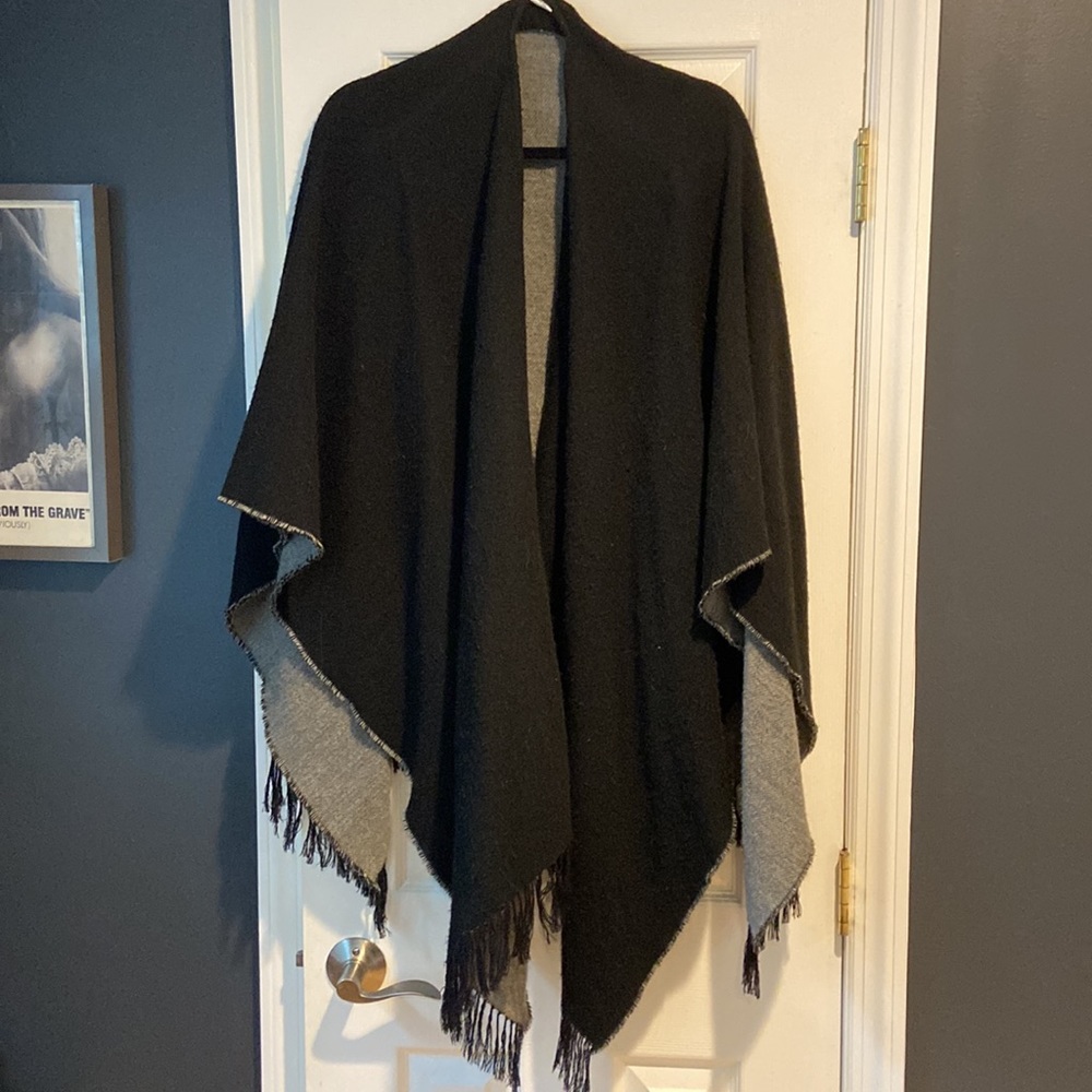 🚫DONATED🚫 Black & Gray Reversible Fringed Poncho Cape Blanket Scarf Nordstrom